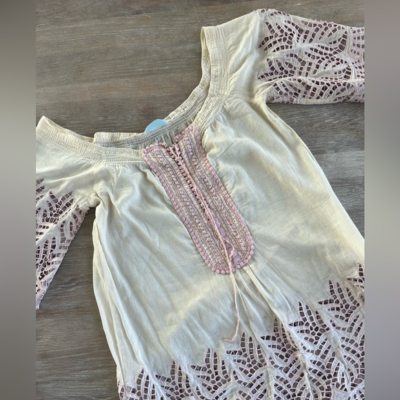 3/$30 Bundle deal! Lightweight cut out blouse with blush pink detailing. - Picture 4 of 5